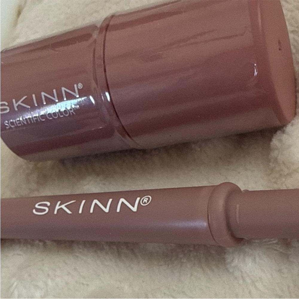SKINN Green Tea + Mint Cleanser bundle gift set - Picture 10 of 13